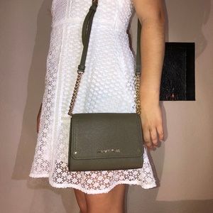 MICHAEL KORS HAYES SMALL CROSSBODY CLUTCH